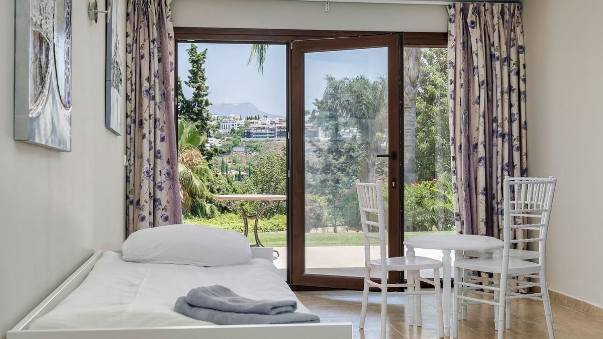 9 Zimmer Villa zu verkaufen in Estepona mit Pool Garage - 2.950.000 € (Ref: 8471451)