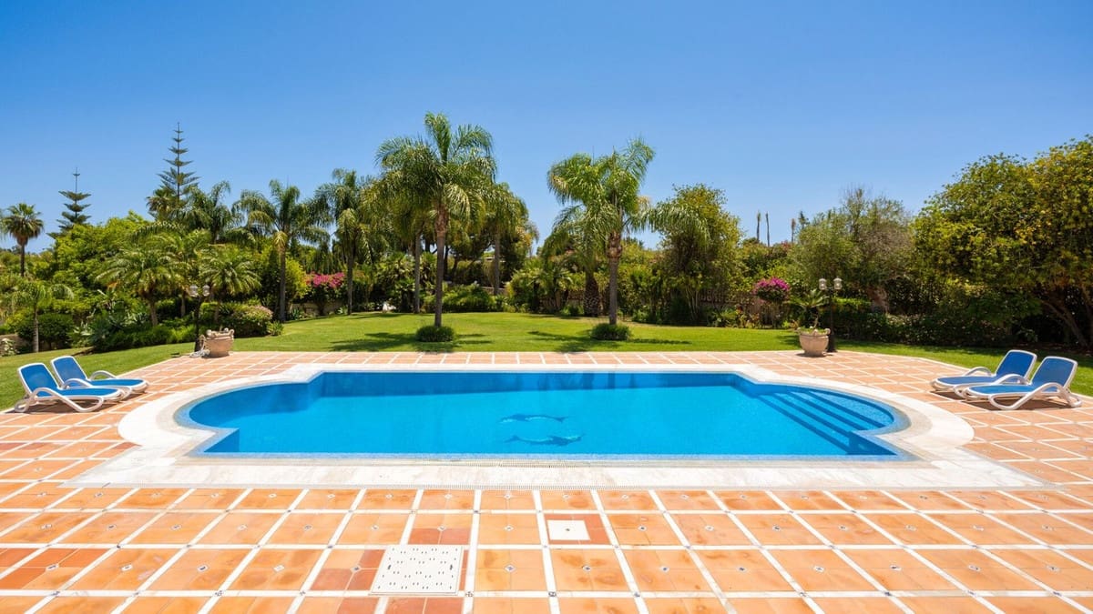 9 Zimmer Villa zu verkaufen in Estepona mit Pool Garage - 2.950.000 € (Ref: 8471451)