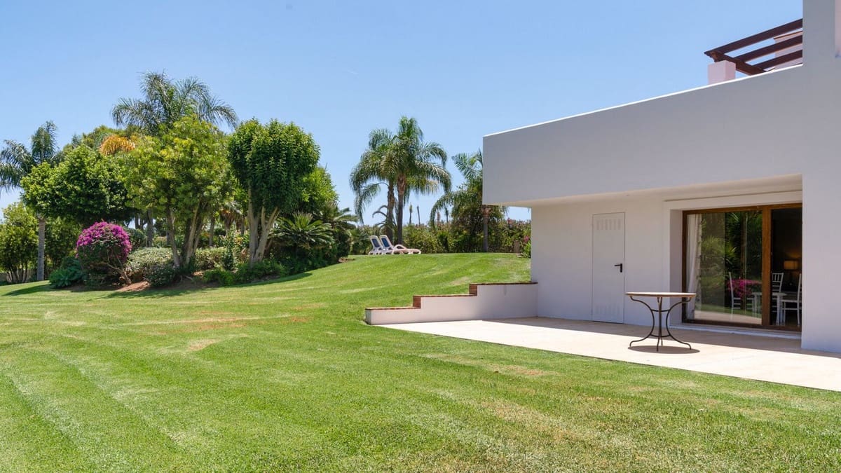 9 Zimmer Villa zu verkaufen in Estepona mit Pool Garage - 2.950.000 € (Ref: 8471451)