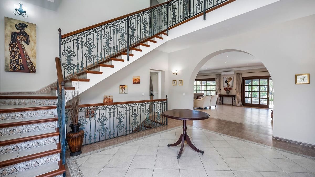 9 Zimmer Villa zu verkaufen in Estepona mit Pool Garage - 2.950.000 € (Ref: 8471451)