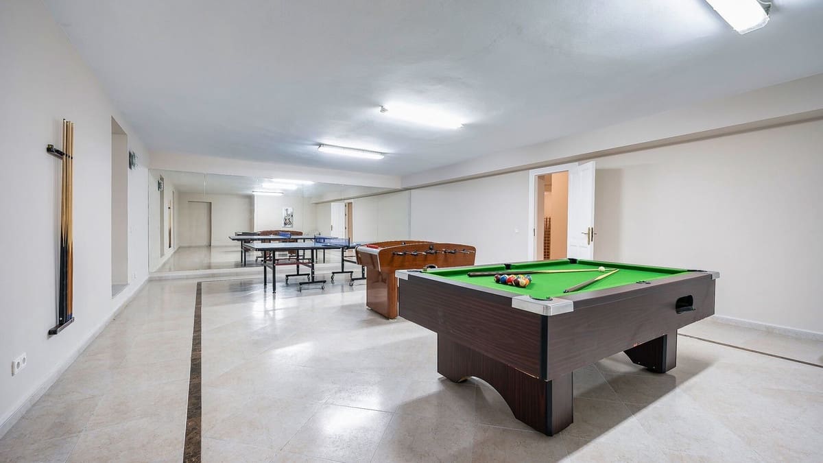 9 Zimmer Villa zu verkaufen in Estepona mit Pool Garage - 2.950.000 € (Ref: 8471451)