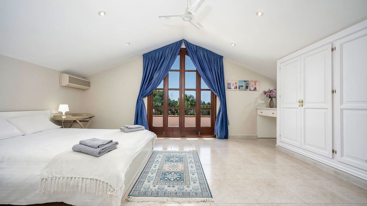 9 Zimmer Villa zu verkaufen in Estepona mit Pool Garage - 2.950.000 € (Ref: 8471451)
