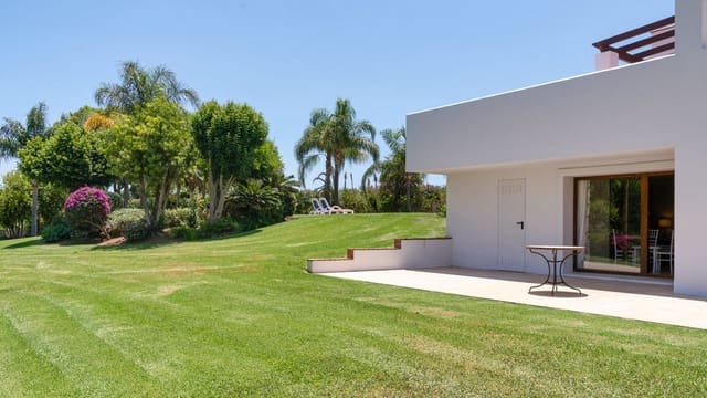 9 bedroom Villa for sale in Estepona with pool garage - € 2,950,000 (Ref: 8471451)