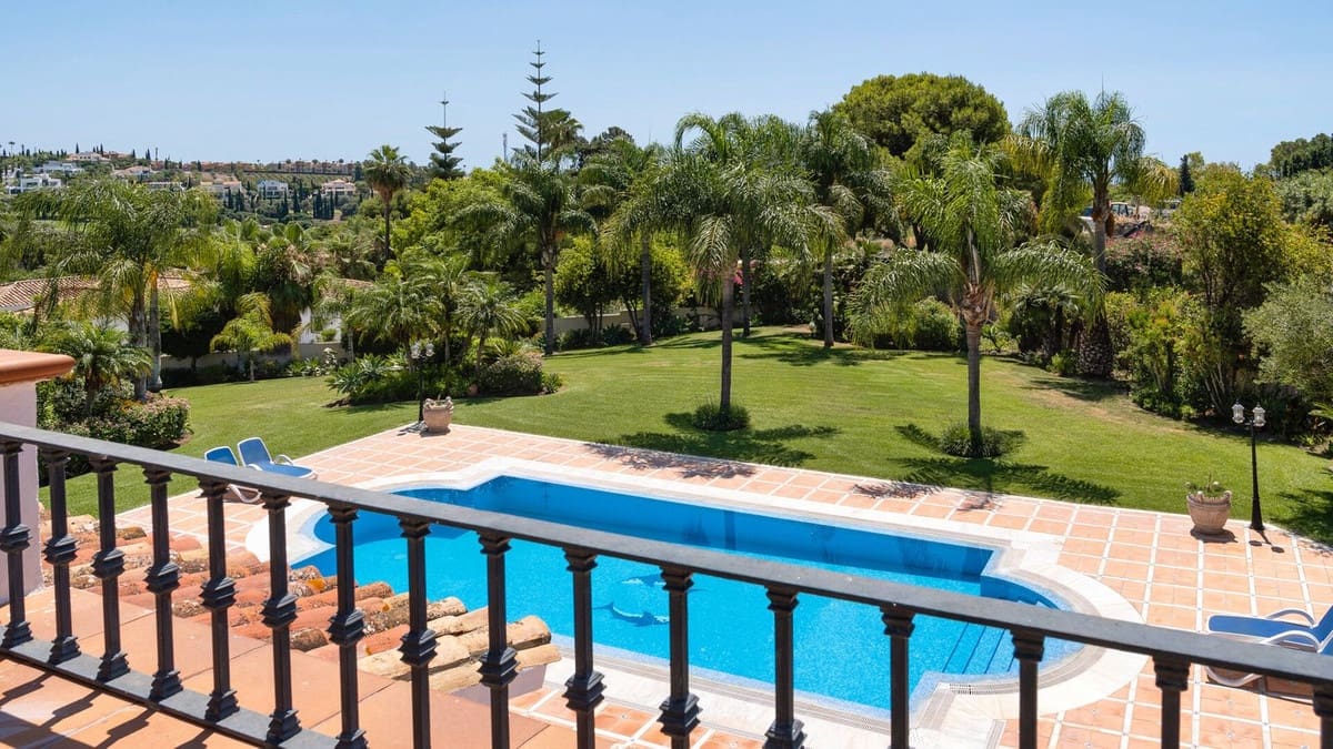 9 Zimmer Villa zu verkaufen in Estepona mit Pool Garage - 2.950.000 € (Ref: 8471451)