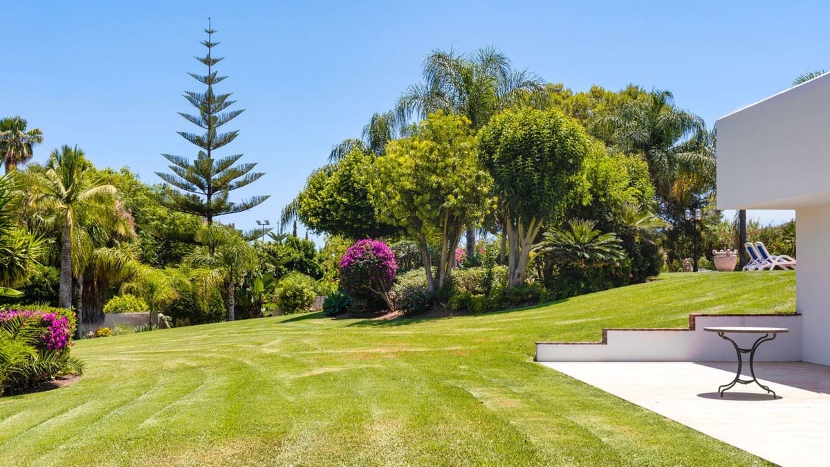 9 Zimmer Villa zu verkaufen in Estepona mit Pool Garage - 2.950.000 € (Ref: 8471451)