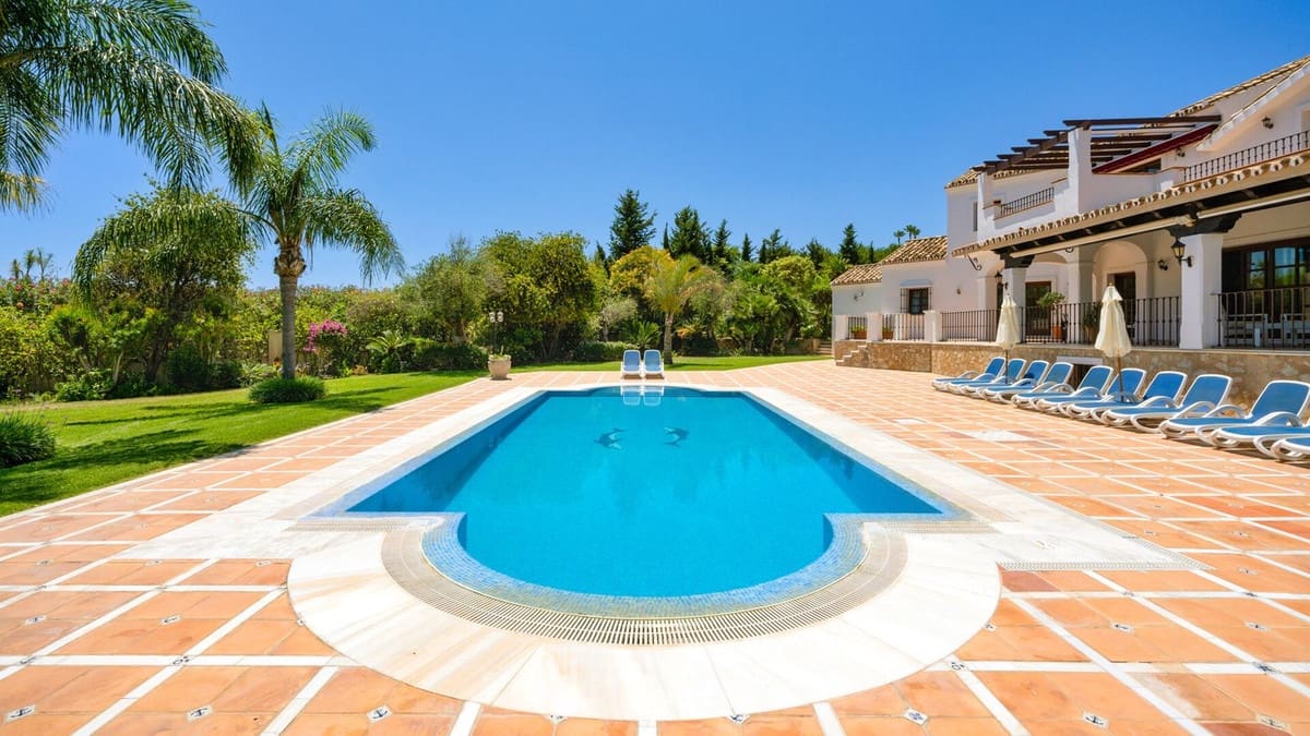 9 Zimmer Villa zu verkaufen in Estepona mit Pool Garage - 2.950.000 € (Ref: 8471451)