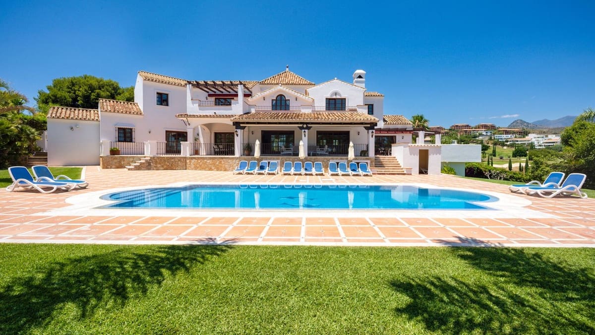 9 Zimmer Villa zu verkaufen in Estepona mit Pool Garage - 2.950.000 € (Ref: 8471451)