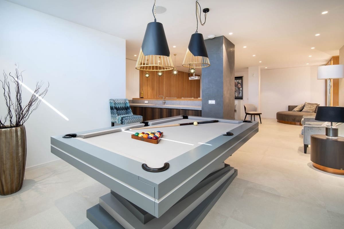 4 bedroom Villa for sale in Nueva Andalucia with pool garage - € 3,250,000 (Ref: 8499534)