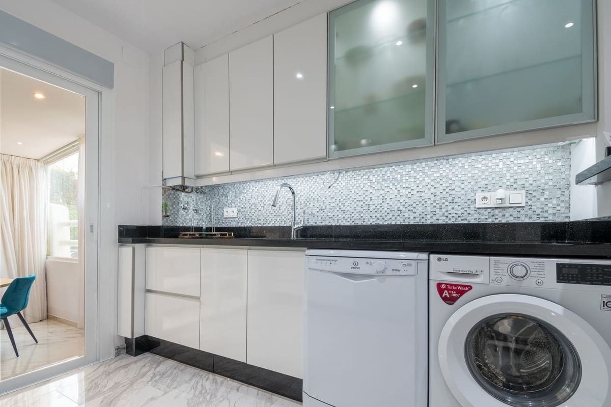 2 Zimmer Apartment zu verkaufen in Golden Mile mit Pool Garage - 695.000 € (Ref: 8501149)