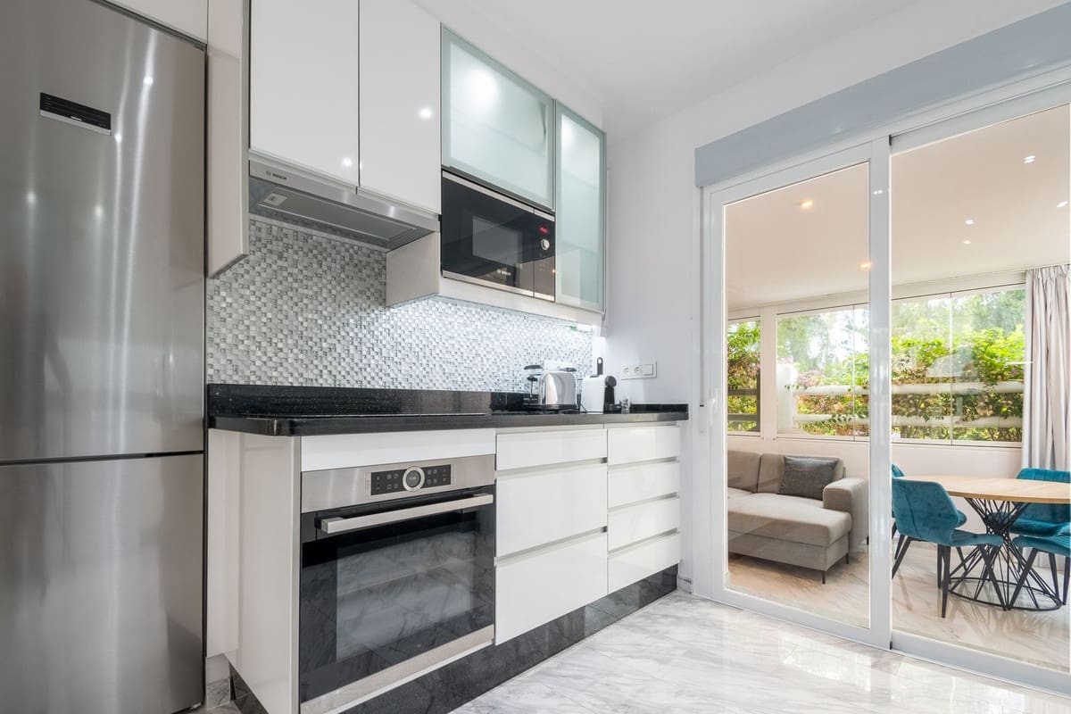 2 Zimmer Apartment zu verkaufen in Golden Mile mit Pool Garage - 695.000 € (Ref: 8501149)