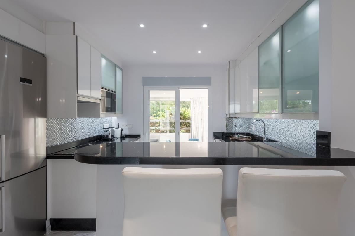 2 bedroom Apartment for sale in Golden Mile with pool garage - € 695,000 (Ref: 8501149)