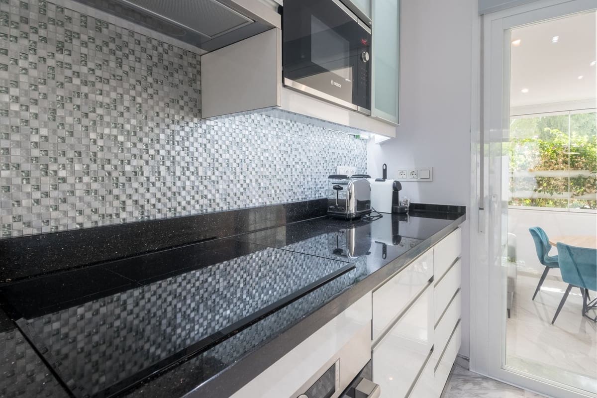 2 bedroom Apartment for sale in Golden Mile with pool garage - € 695,000 (Ref: 8501149)