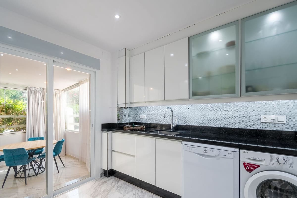 2 bedroom Apartment for sale in Golden Mile with pool garage - € 695,000 (Ref: 8501149)