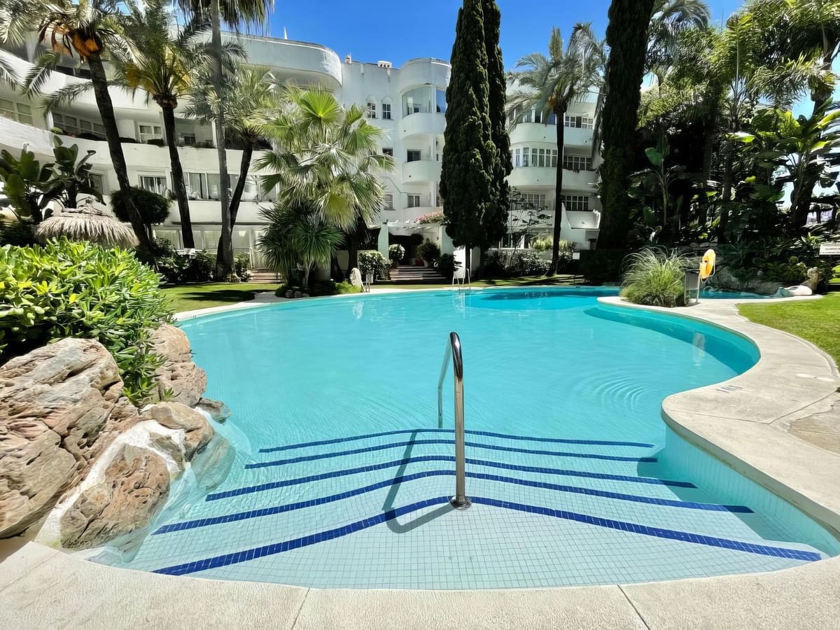 2 bedroom Apartment for sale in Golden Mile with pool garage - € 695,000 (Ref: 8501149)