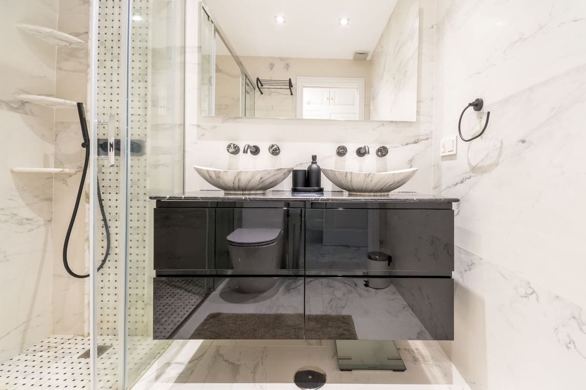 2 bedroom Apartment for sale in Golden Mile with pool garage - € 695,000 (Ref: 8501149)