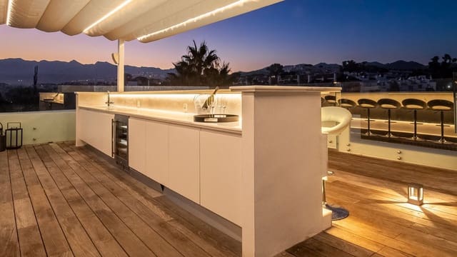 Chalet de 6 habitaciones en Marbella en venta con piscina garaje - 6.500.000 € (Ref: 8510804)