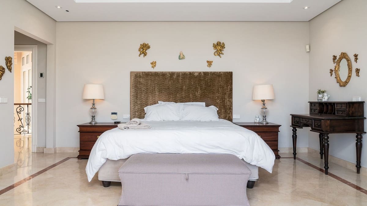 Chalet de 8 habitaciones en Nueva Andalucia en venta con piscina garaje - 5.850.000 € (Ref: 8511027)