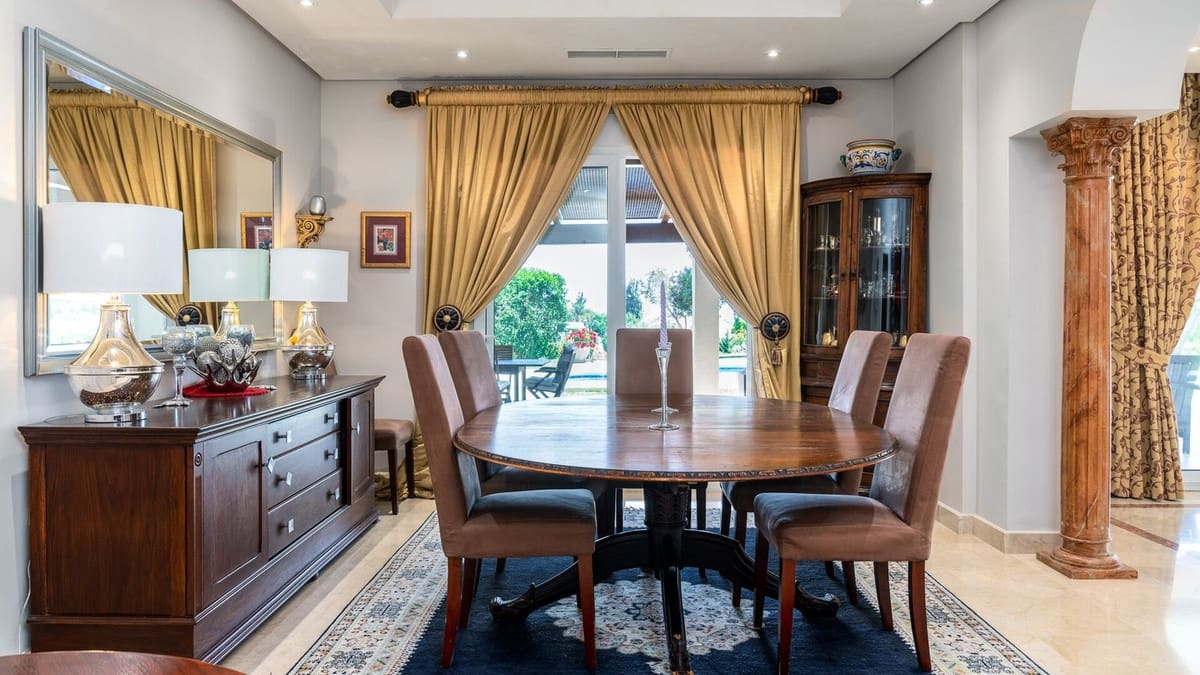 Chalet de 8 habitaciones en Nueva Andalucia en venta con piscina garaje - 5.850.000 € (Ref: 8511027)