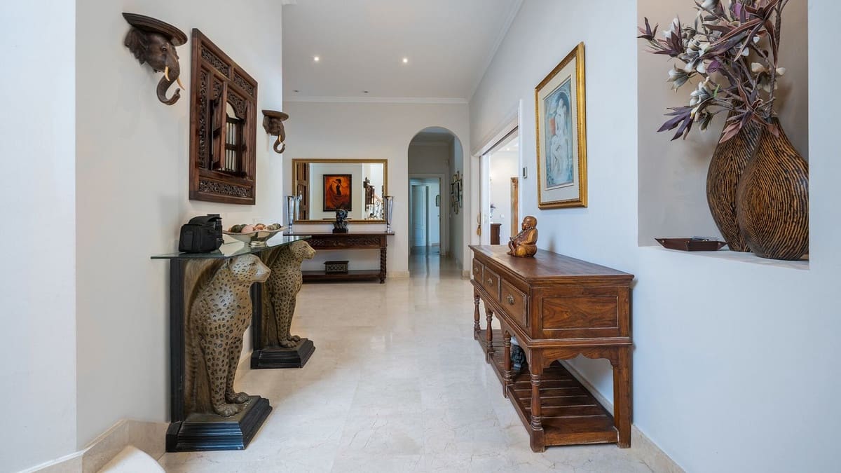 Chalet de 8 habitaciones en Nueva Andalucia en venta con piscina garaje - 5.850.000 € (Ref: 8511027)