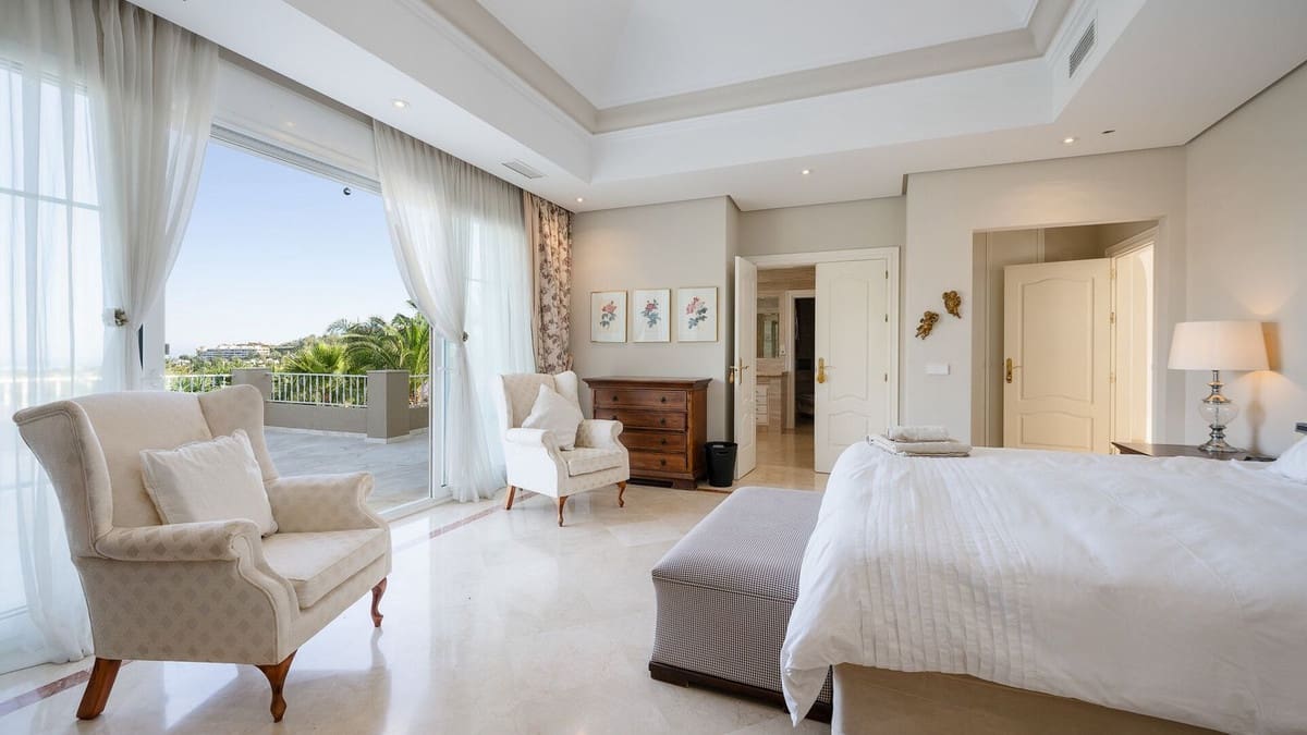 Chalet de 8 habitaciones en Nueva Andalucia en venta con piscina garaje - 5.850.000 € (Ref: 8511027)