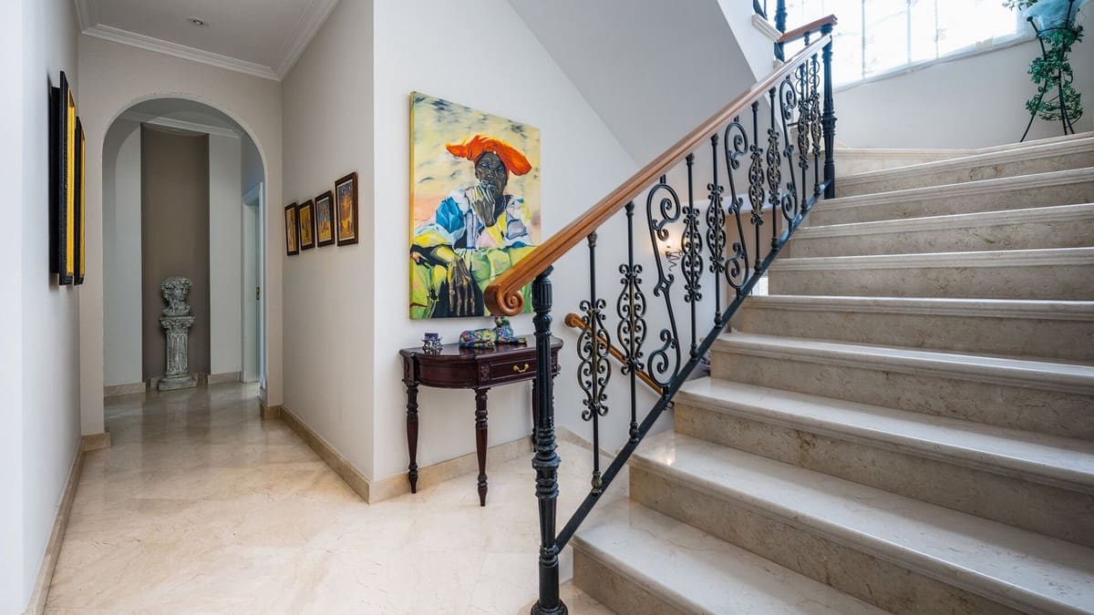 Chalet de 8 habitaciones en Nueva Andalucia en venta con piscina garaje - 5.850.000 € (Ref: 8511027)