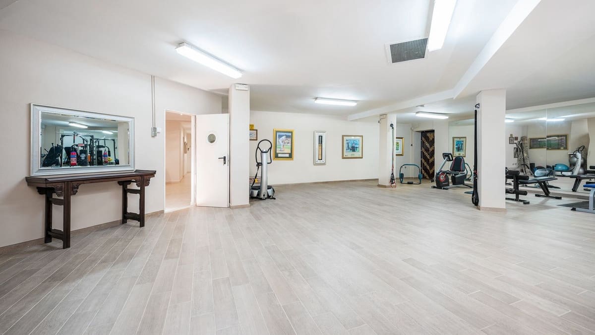 Chalet de 8 habitaciones en Nueva Andalucia en venta con piscina garaje - 5.850.000 € (Ref: 8511027)