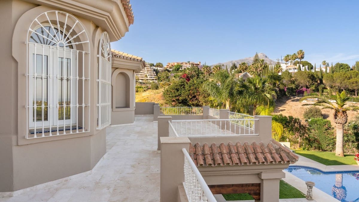 Chalet de 8 habitaciones en Nueva Andalucia en venta con piscina garaje - 5.850.000 € (Ref: 8511027)