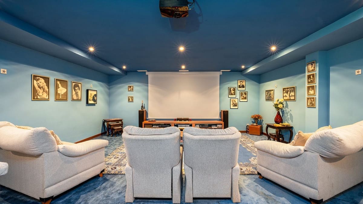8 bedroom Villa for sale in Nueva Andalucia with pool garage - € 5,850,000 (Ref: 8511027)
