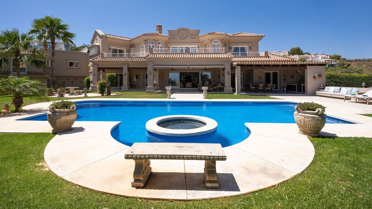 8 bedroom Villa for sale in Nueva Andalucia with pool garage - € 5,850,000 (Ref: 8511027)