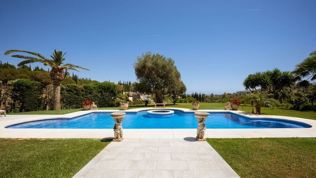 8 bedroom Villa for sale in Nueva Andalucia with pool garage - € 5,850,000 (Ref: 8511027)