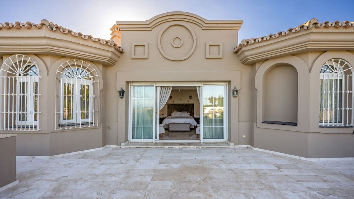 8 bedroom Villa for sale in Nueva Andalucia with pool garage - € 5,850,000 (Ref: 8511027)