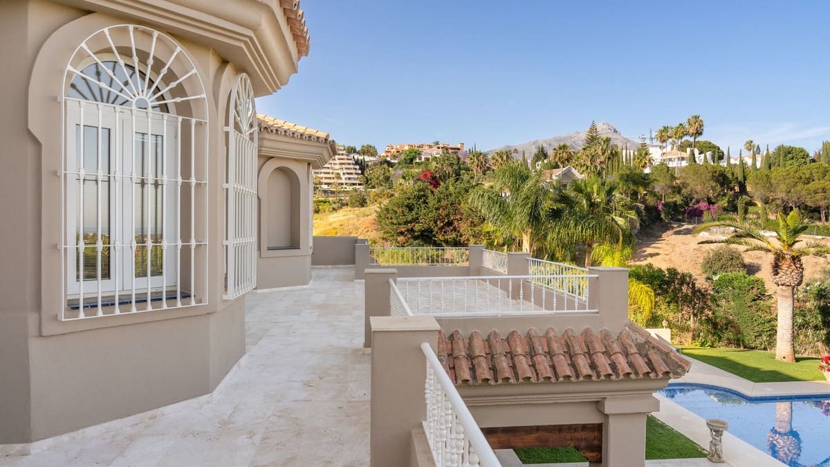 8 bedroom Villa for sale in Nueva Andalucia with pool garage - € 5,850,000 (Ref: 8511027)