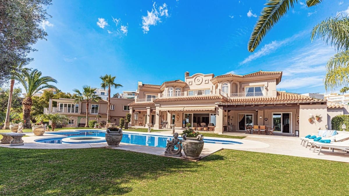 8 bedroom Villa for sale in Nueva Andalucia with pool garage - € 5,850,000 (Ref: 8511027)