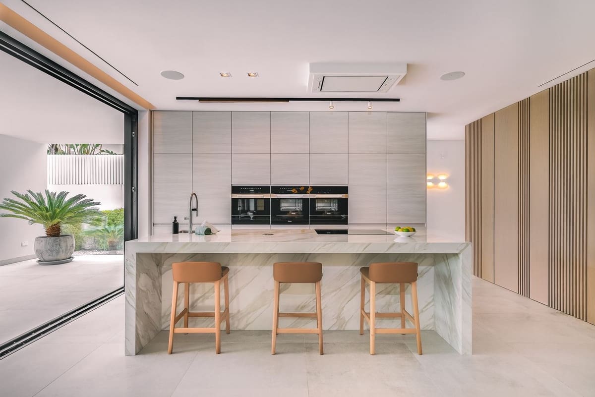 5 bedroom Villa for sale in Nueva Andalucia with pool garage - € 4,995,000 (Ref: 8520692)