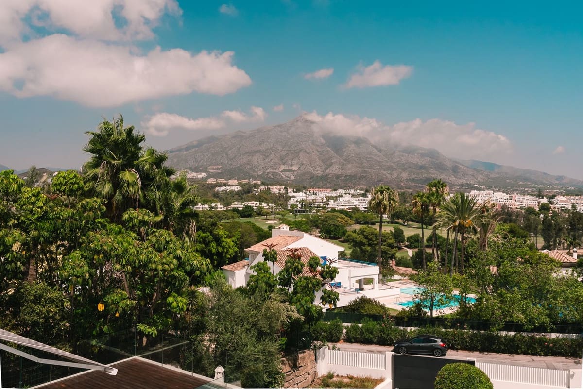 5 bedroom Villa for sale in Nueva Andalucia with pool garage - € 4,995,000 (Ref: 8520692)