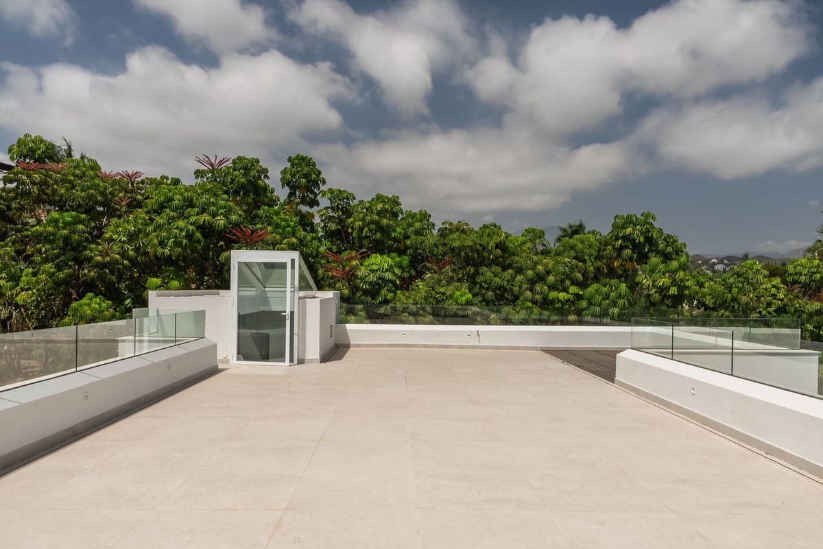 5 sovrum Villa till salu i Nueva Andalucia med pool garage - 4 995 000 € (Ref: 8520692)