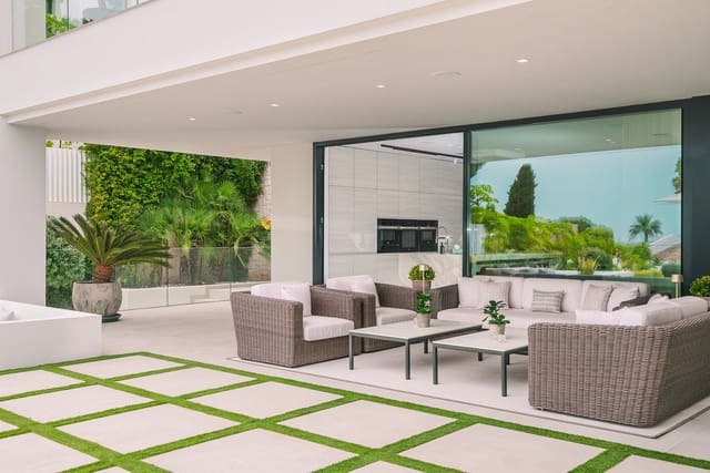 5 soverom Villa til salgs i Nueva Andalucia, Marbella med svømmebasseng garasje - € 4 995 000 (Ref: 8520692)