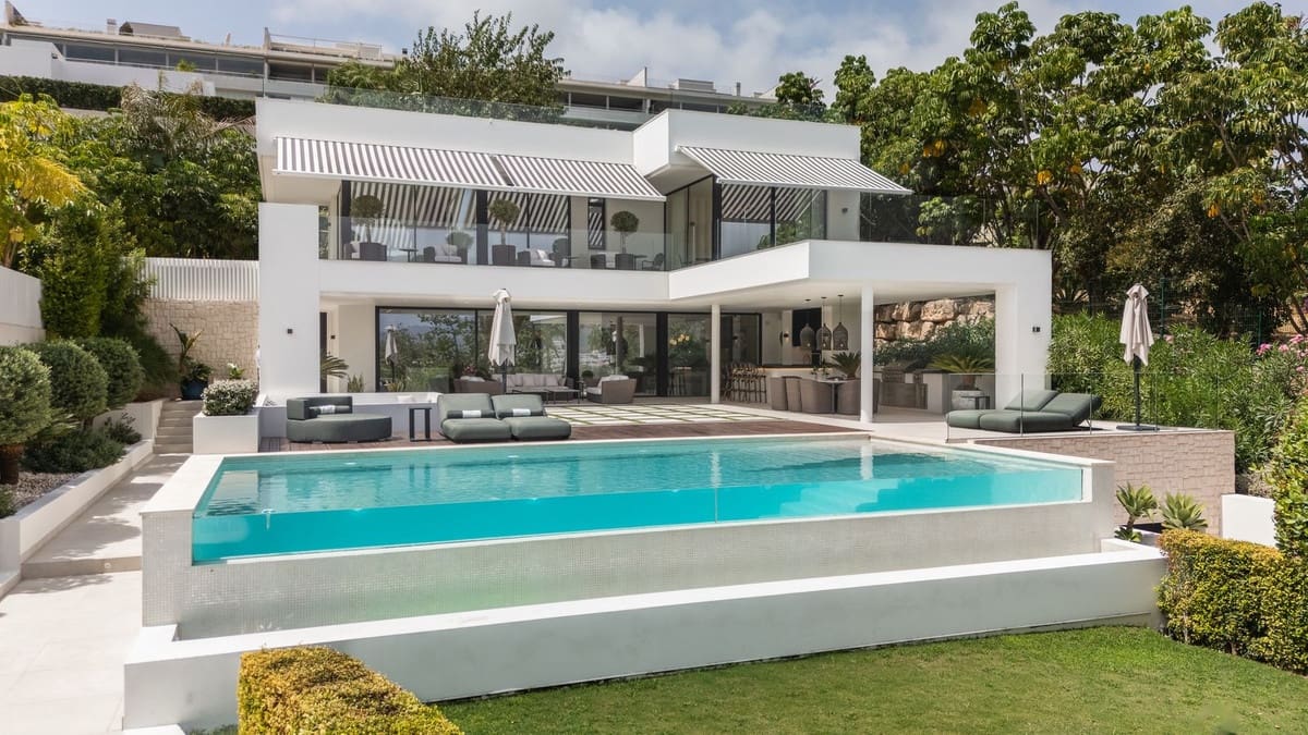 5 sovrum Villa till salu i Nueva Andalucia med pool garage - 4 995 000 € (Ref: 8520692)