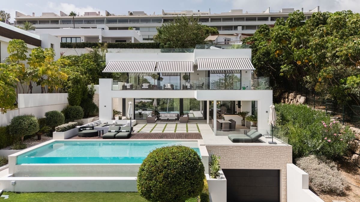 5 sovrum Villa till salu i Nueva Andalucia med pool garage - 4 995 000 € (Ref: 8520692)