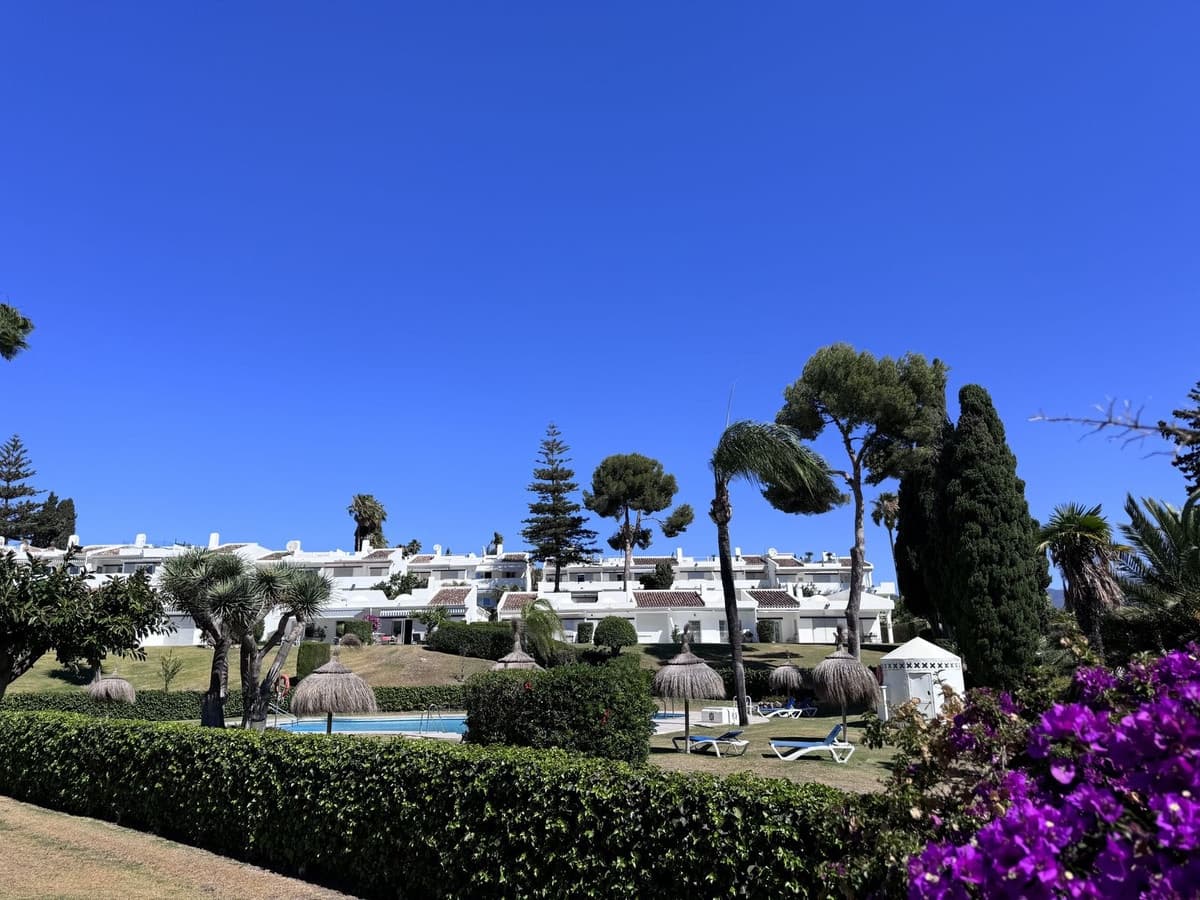 2 soveværelse Lejlighed til salg i Aloha Golf med swimmingpool garage - € 375.000 (Ref: 8524634)