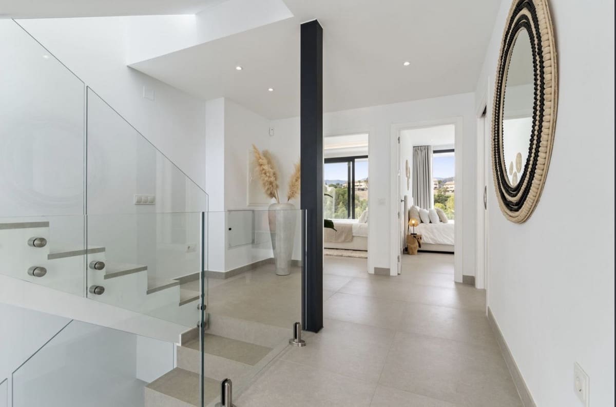 6 bedroom Villa for sale in New Golden Mile with pool garage - € 1,495,000 (Ref: 8553577)