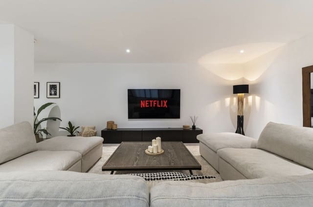 6 sovrum Villa till salu i New Golden Mile, Estepona med pool garage - 1 495 000 € (Ref: 8553577)