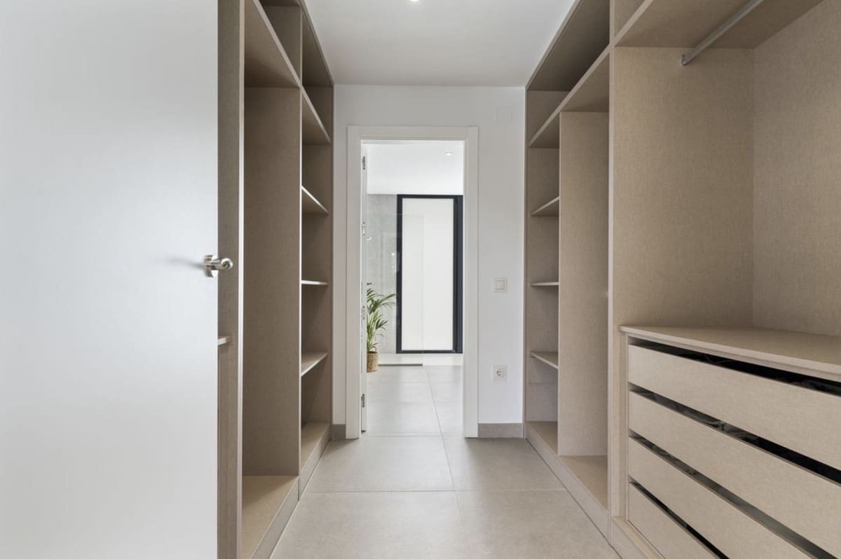 6 bedroom Villa for sale in New Golden Mile with pool garage - € 1,495,000 (Ref: 8553577)