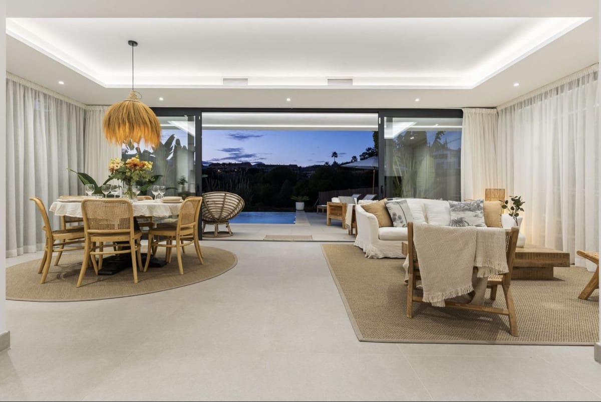 6 bedroom Villa for sale in New Golden Mile with pool garage - € 1,495,000 (Ref: 8553577)