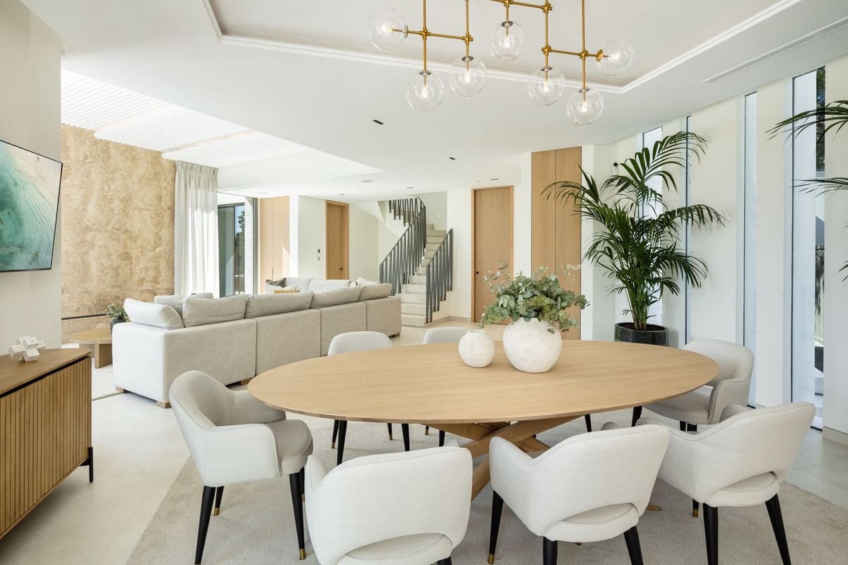 5 bedroom Villa for sale in Nueva Andalucia with pool garage - € 8,000,000 (Ref: 8555780)