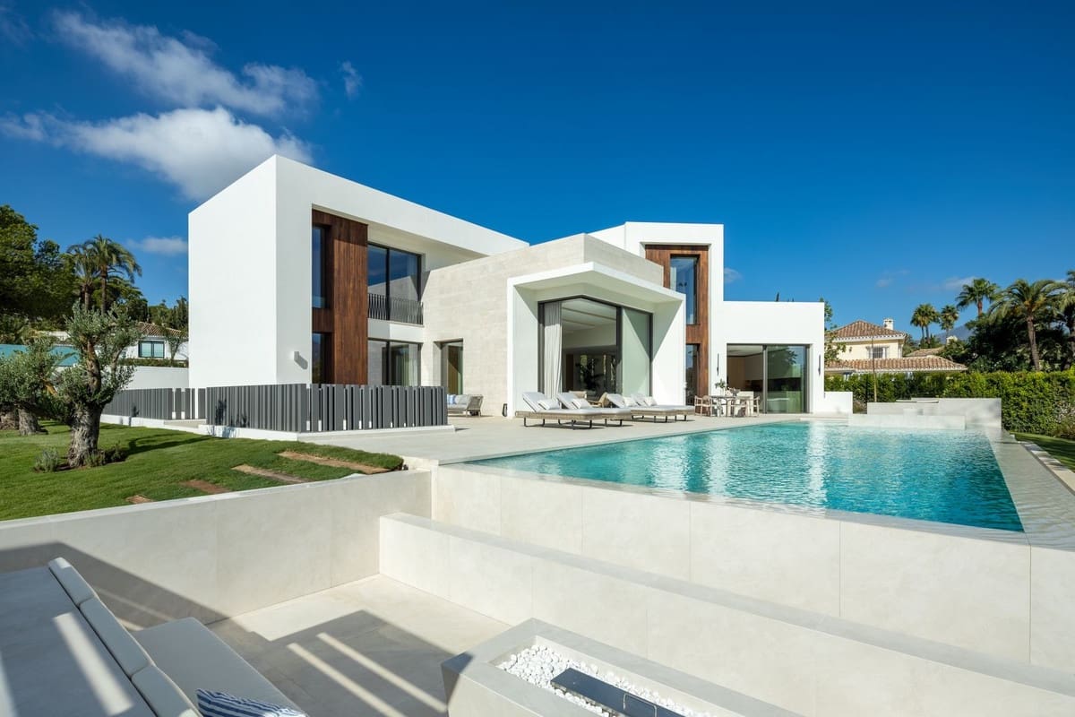 5 bedroom Villa for sale in Nueva Andalucia with pool garage - € 8,000,000 (Ref: 8555780)