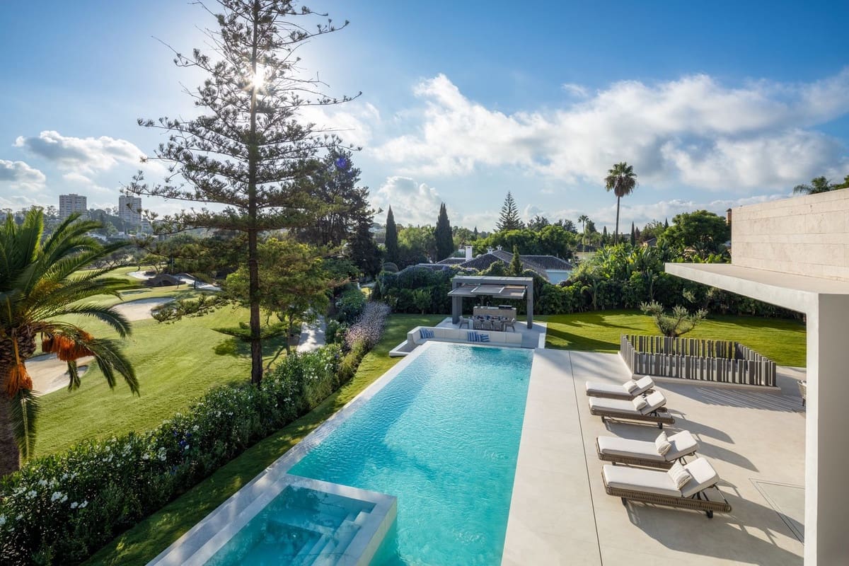 5 bedroom Villa for sale in Nueva Andalucia with pool garage - € 8,000,000 (Ref: 8555780)
