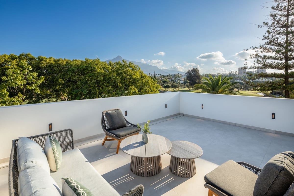5 bedroom Villa for sale in Nueva Andalucia with pool garage - € 8,000,000 (Ref: 8555780)
