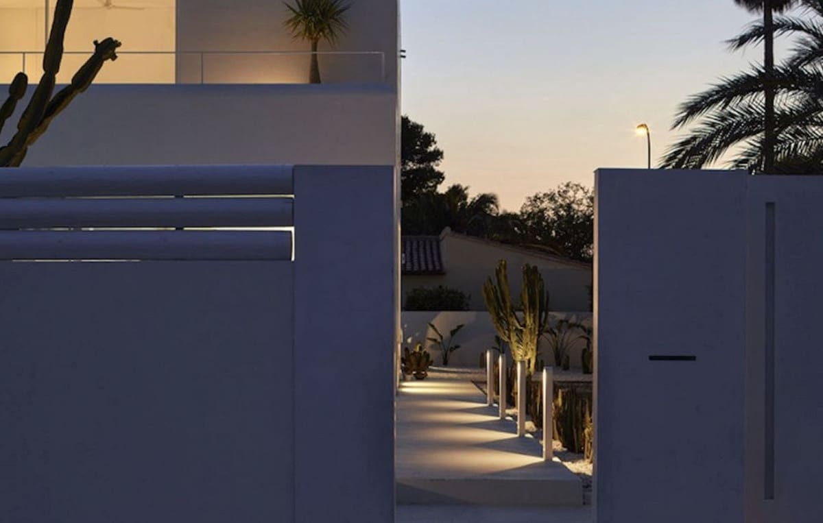 Chalet de 3 habitaciones en Estepona en venta con piscina garaje - 895.000 € (Ref: 8556081)