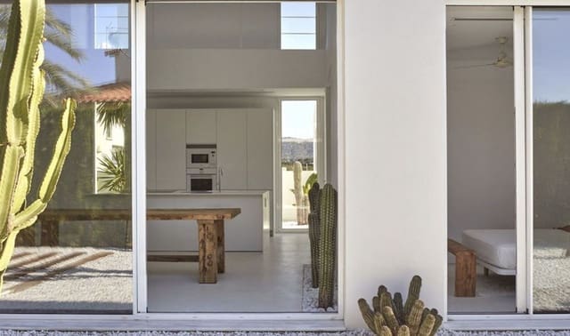 3 sovrum Villa till salu i Estepona med pool garage - 895 000 € (Ref: 8556081)